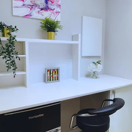 - Harbourside Apartment Bristol