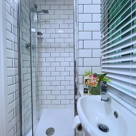 - Harbourside Апартаменти